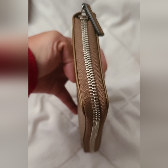 Authentic preloved Gucci zippy long leather wallet - Picture 7 of 16